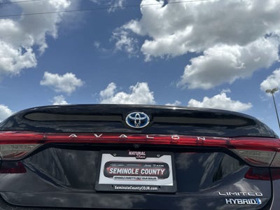 Toyota Avalon Limited Hybrid 2021