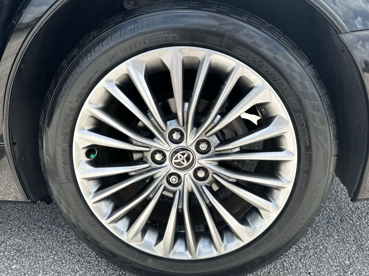 Toyota Avalon Limited Hybrid 2021