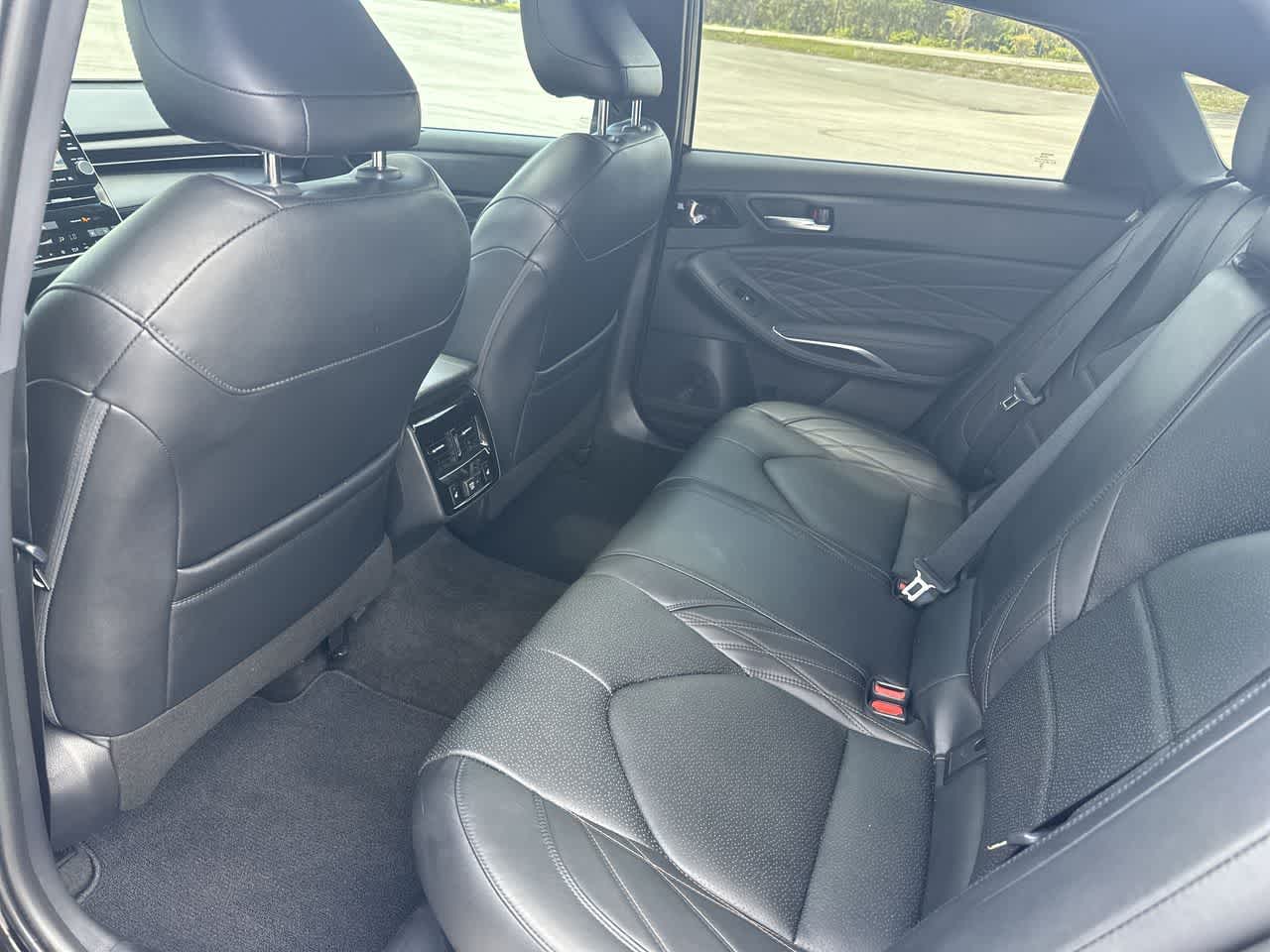 Toyota Avalon Limited Hybrid 2021