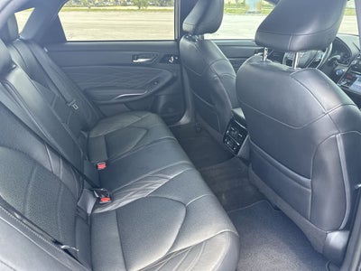 Toyota Avalon Limited Hybrid 2021