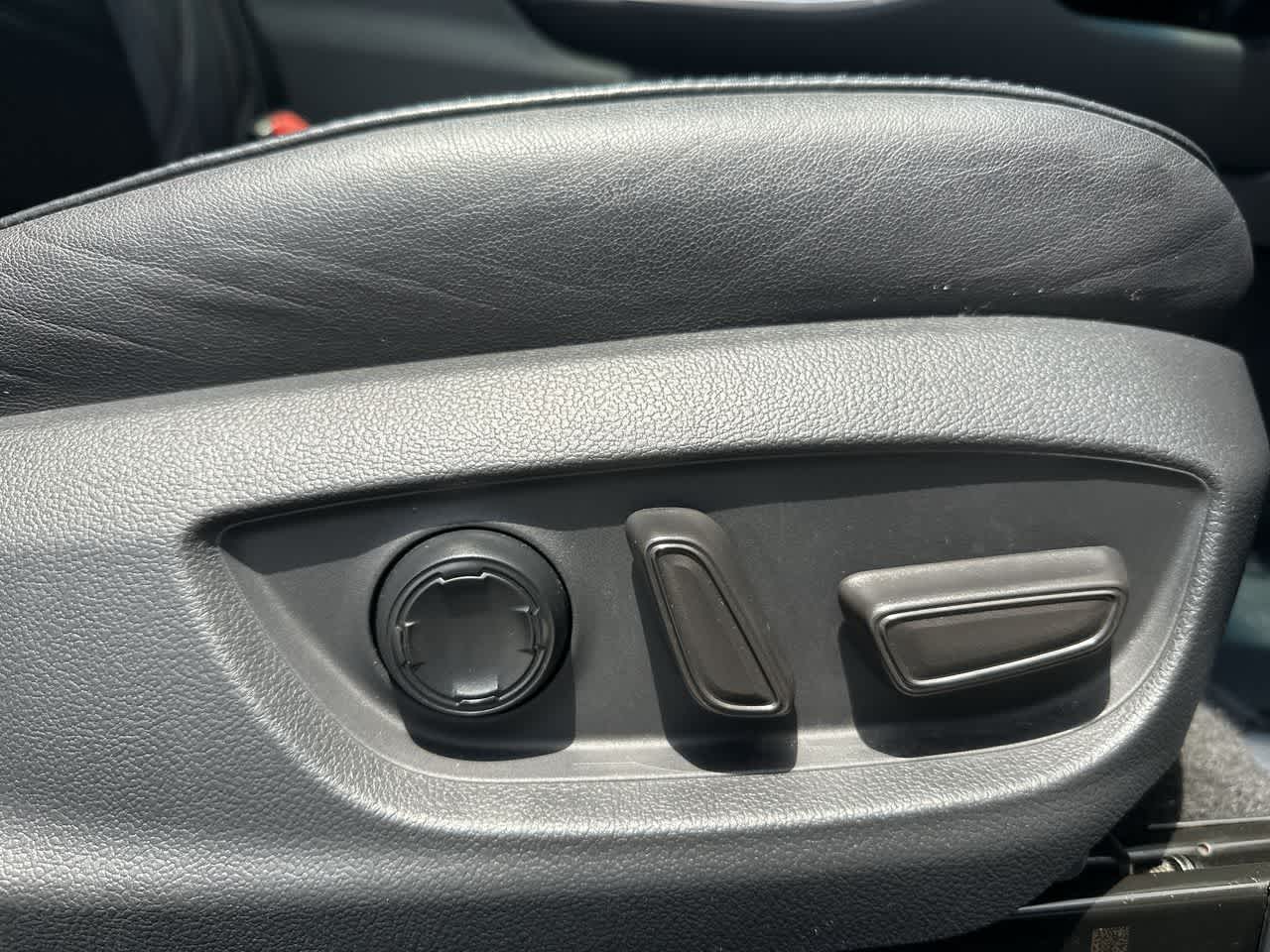 Toyota Avalon Limited Hybrid 2021