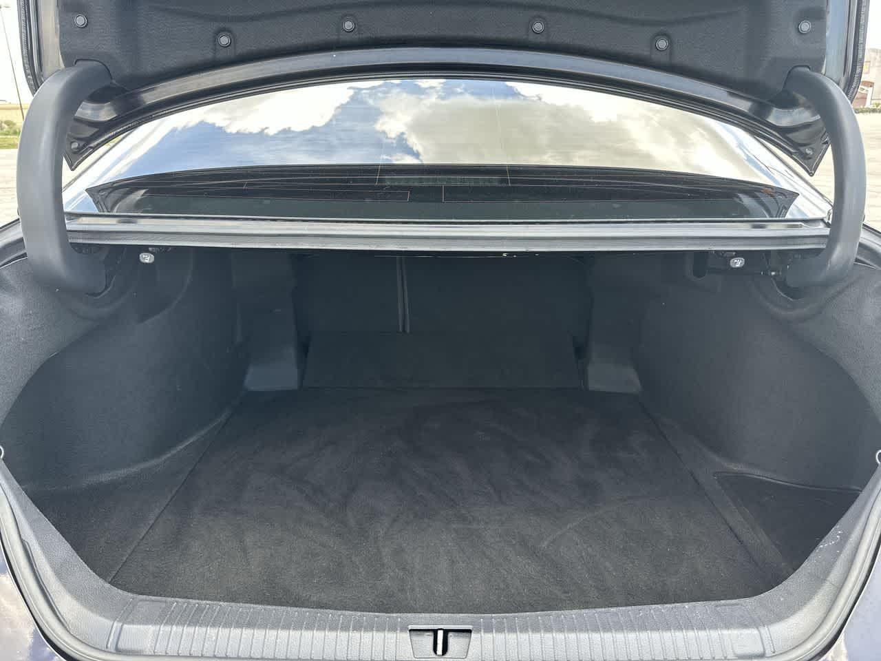 Toyota Avalon Limited Hybrid 2021
