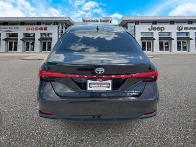 Toyota Avalon Limited Hybrid 2021