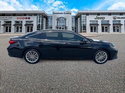 Toyota Avalon Limited Hybrid 2021