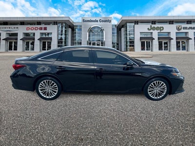 Toyota Avalon Limited Hybrid 2021