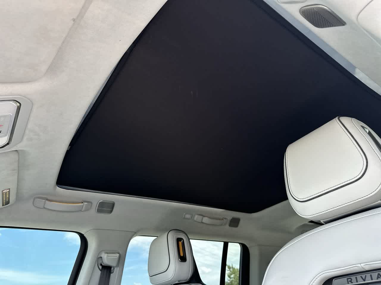 Rivian R1S Adventure 2024