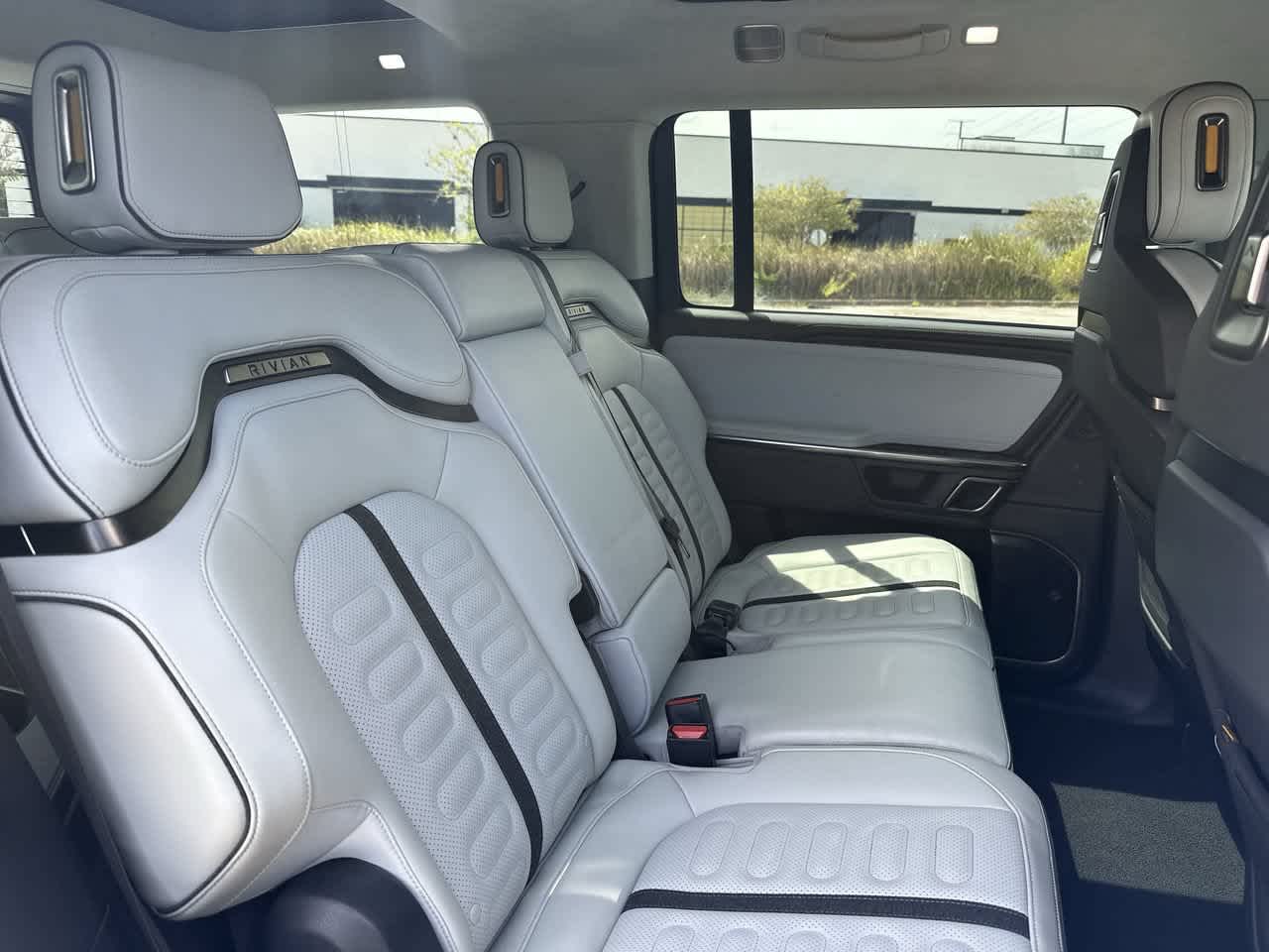 Rivian R1S Adventure 2024