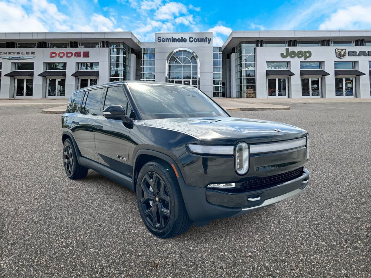 Rivian R1S Adventure 2024