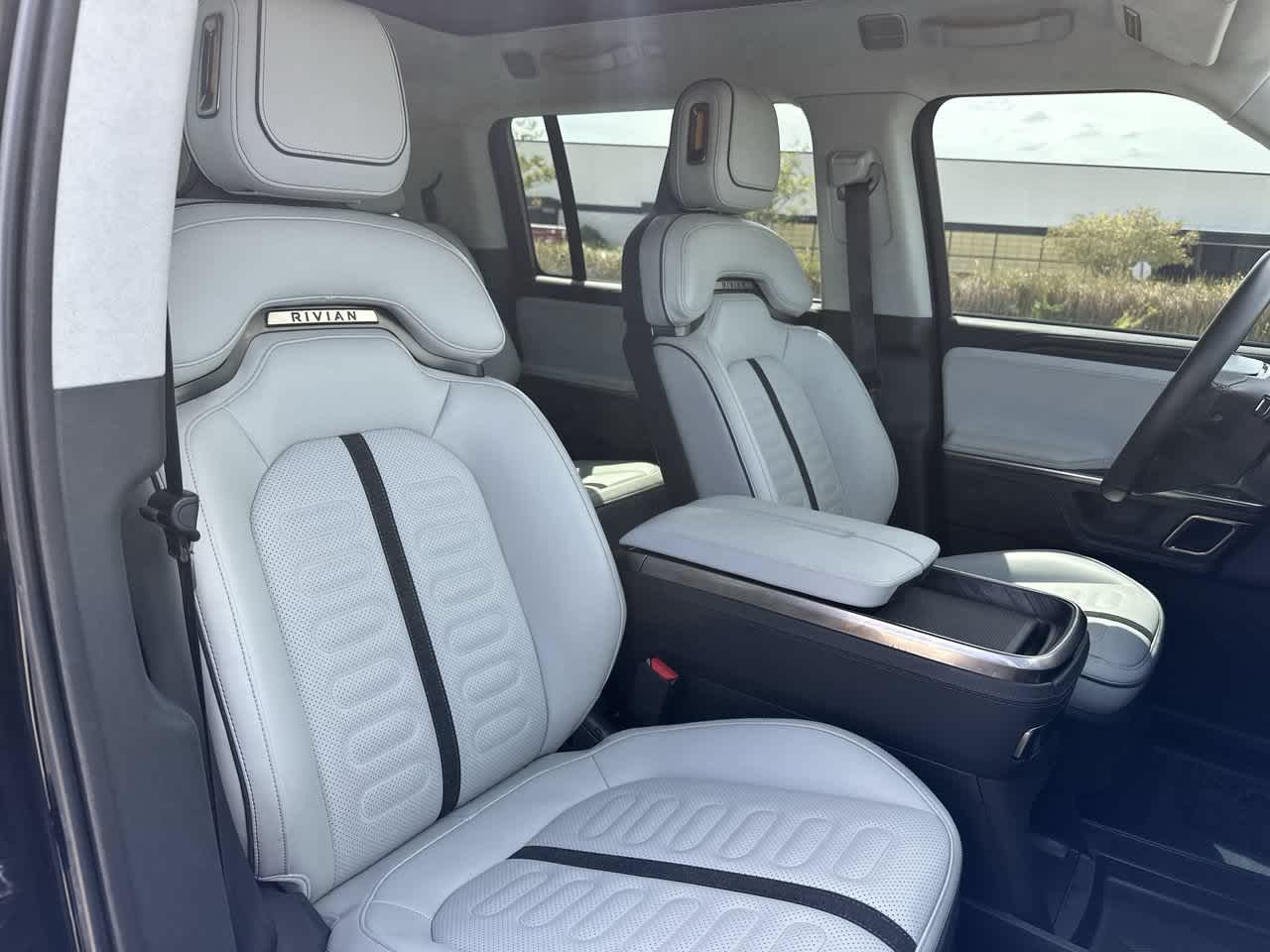 Rivian R1S Adventure 2024