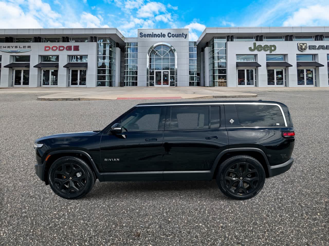 Rivian R1S Adventure 2024