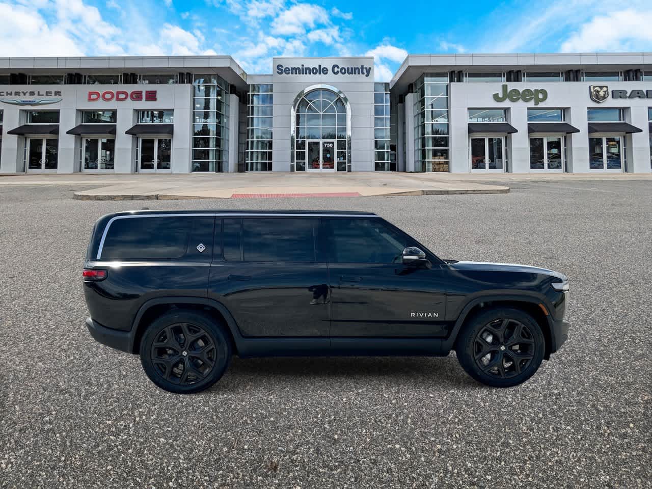 Rivian R1S Adventure 2024