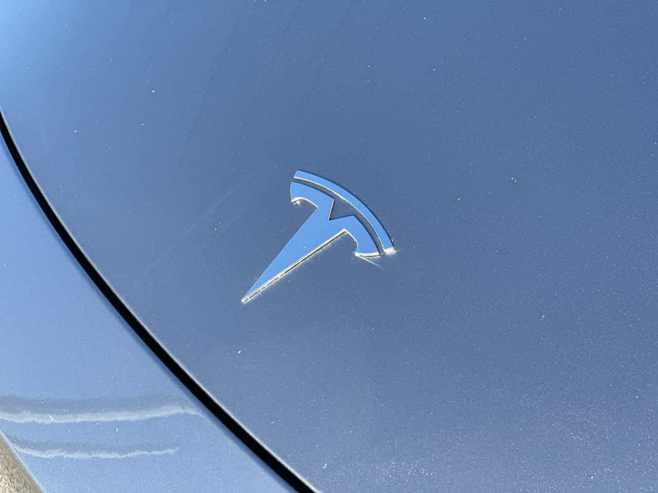 Tesla Model Y 2025, versión de largo alcance, doble motor y tracción trasera