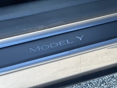 Tesla Model Y 2025, versión de largo alcance, doble motor y tracción trasera