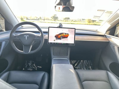 Tesla Model Y 2025, versión de largo alcance, doble motor y tracción trasera