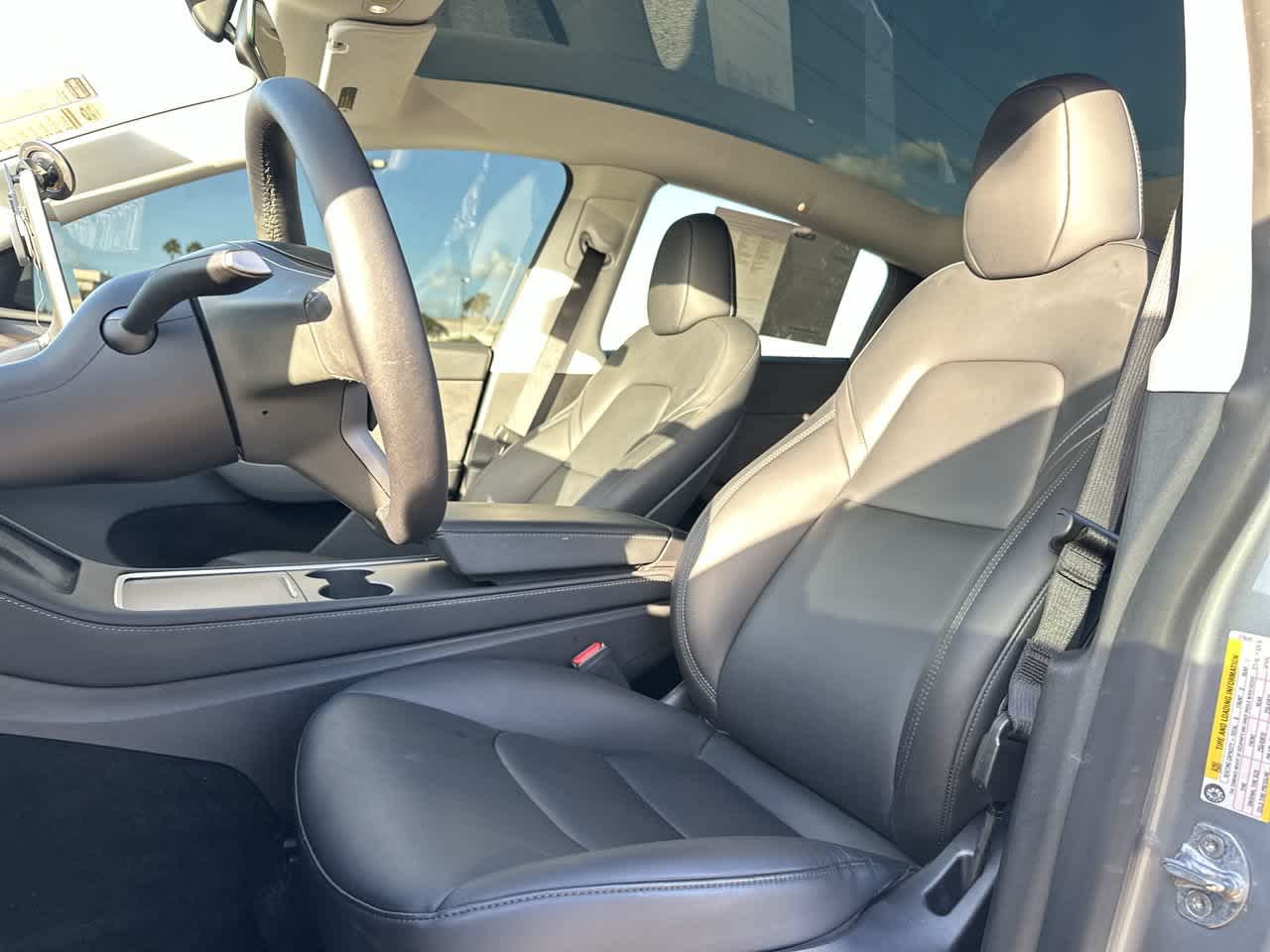 Tesla Model Y 2025, versión de largo alcance, doble motor y tracción trasera