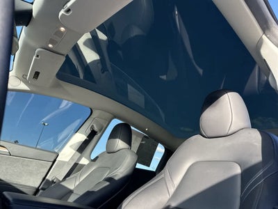 Tesla Model Y 2025, versión de largo alcance, doble motor y tracción trasera
