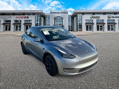 Tesla Model Y 2025, versión de largo alcance, doble motor y tracción trasera
