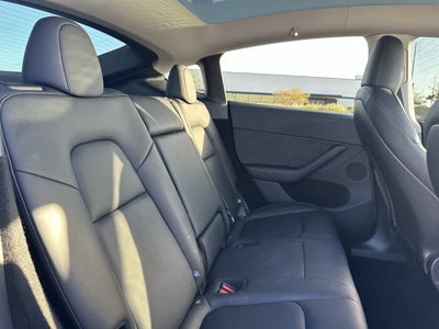 Tesla Model Y 2025, versión de largo alcance, doble motor y tracción trasera