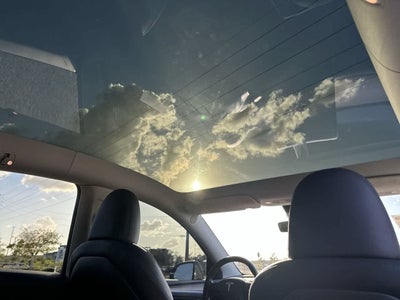 Tesla Model Y 2025, versión de largo alcance, doble motor y tracción trasera