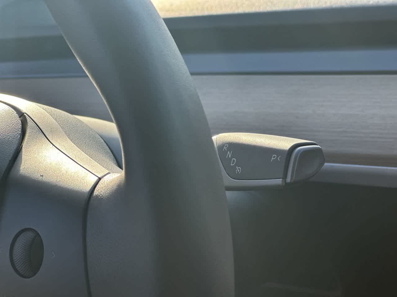 Tesla Model Y 2025, versión de largo alcance, doble motor y tracción trasera