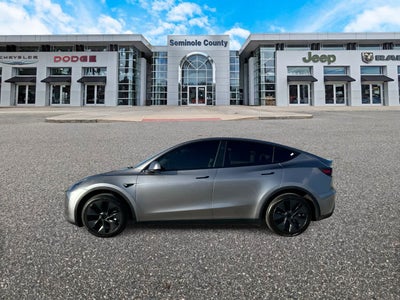 Tesla Model Y 2025, versión de largo alcance, doble motor y tracción trasera