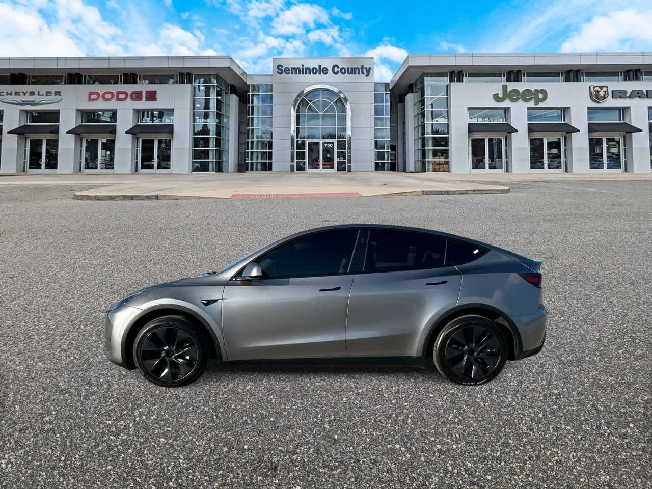 Tesla Model Y 2025, versión de largo alcance, doble motor y tracción trasera