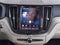Volvo XC60 B5 Plus 2024 con tema oscuro