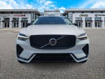 Volvo XC60 B5 Plus 2024 con tema oscuro