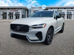 Volvo XC60 B5 Plus 2024 con tema oscuro