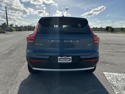 Volvo XC40 B5 Plus 2023, tema «Bright»