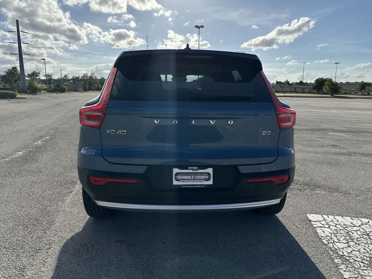 Volvo XC40 B5 Plus 2023, tema «Bright»