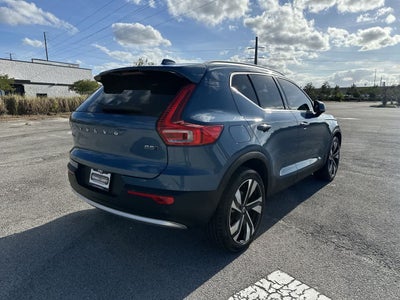Volvo XC40 B5 Plus 2023, tema «Bright»