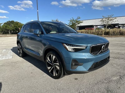 Volvo XC40 B5 Plus 2023, tema «Bright»