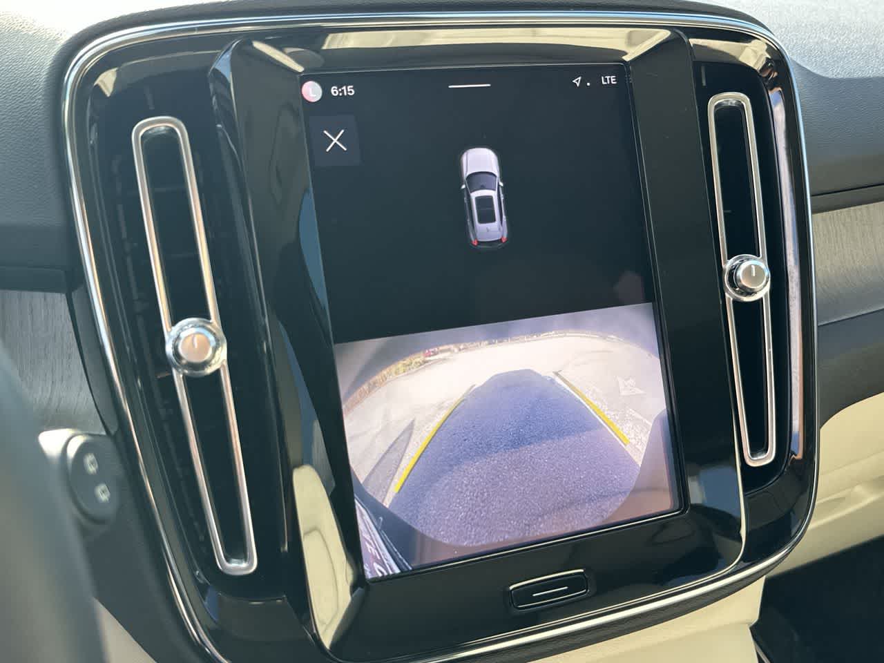 Volvo XC40 B5 Plus 2023, tema «Bright»