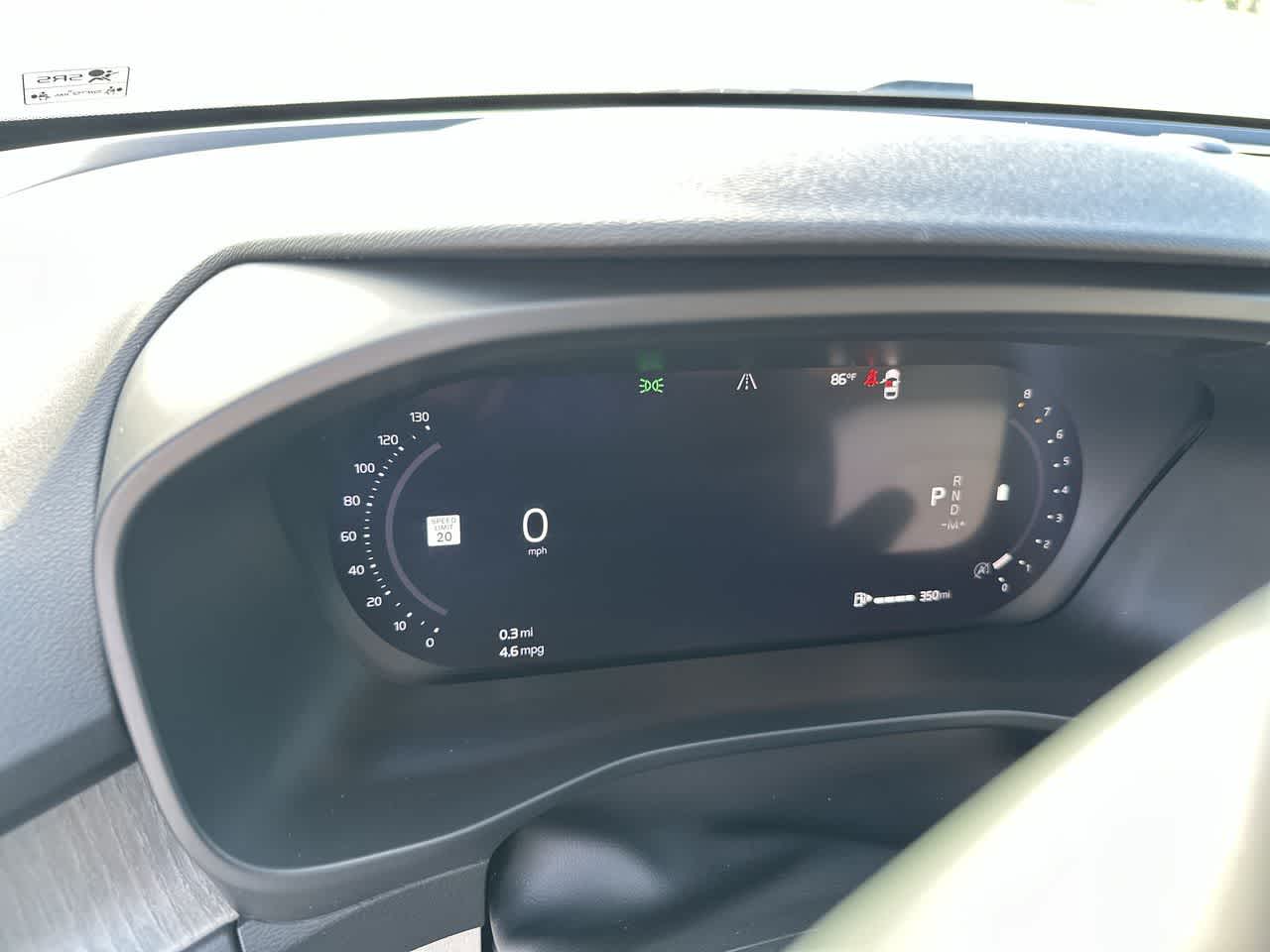 Volvo XC40 B5 Plus 2023, tema «Bright»