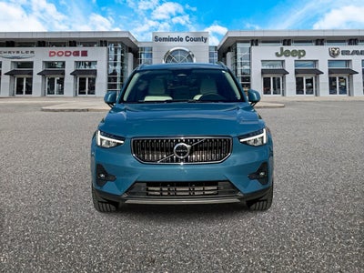 Volvo XC40 B5 Plus 2023, tema «Bright»