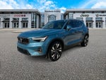Volvo XC40 B5 Plus 2023, tema «Bright»
